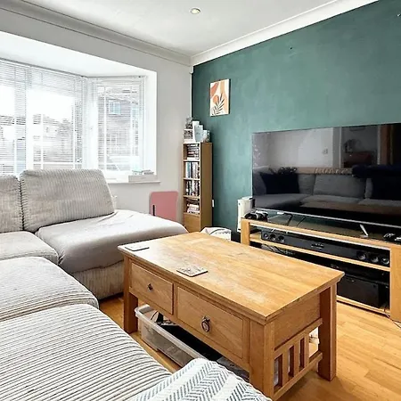 Stylish 3-bed Near Park & Bristol
